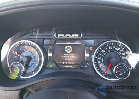 2021 Ram 1500 Laramie 4X4 5'7 Box z USA, uszkodzony, nr VIN 1C6SRFJT4MN739012